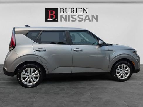 Used 2023 Kia Soul LX FWD image 6