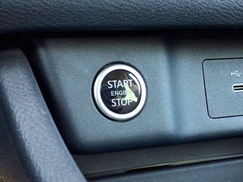 Used 2023 Nissan Rogue SV AWD/4WD image 21