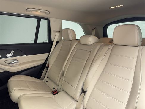 Used 2021 Mercedes-Benz GLS 450 4MATIC image 42