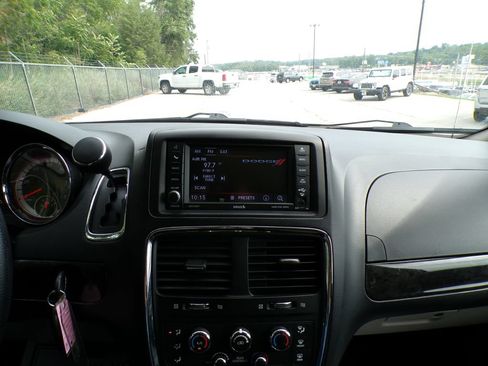 Used 2018 Dodge Grand Caravan SE w/ UConnect Hands-Free Group FWD image 28
