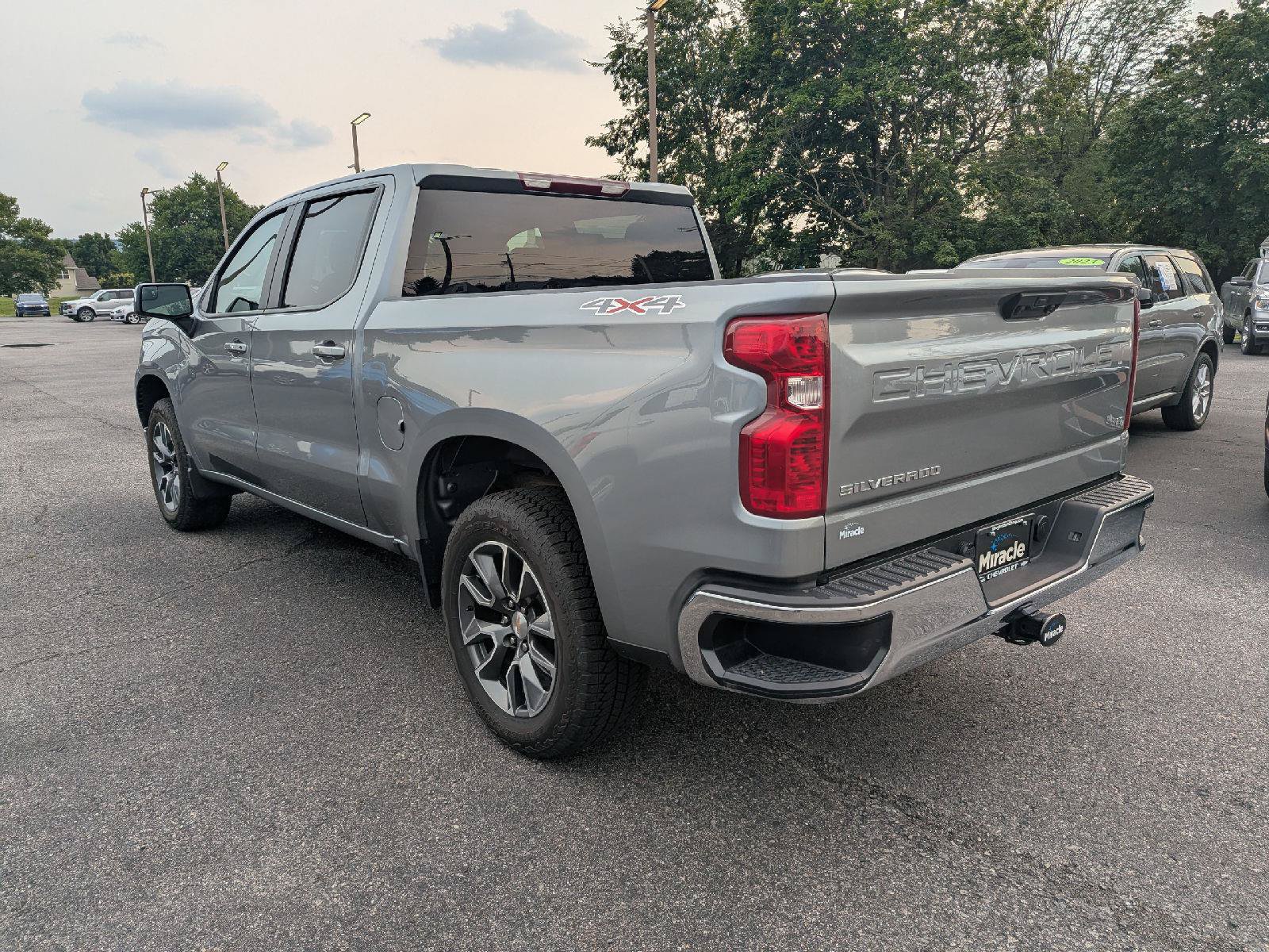 Used 2024 Chevrolet Silverado 1500 LT AWD/4WD image 5