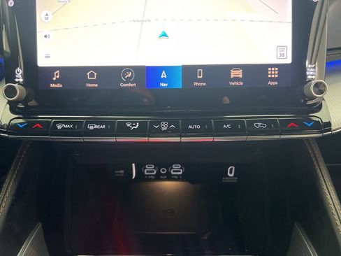 Used 2023 Jeep Grand Wagoneer Series III image 17