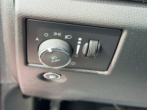 Used 2020 Jeep Grand Cherokee Limited X image 35