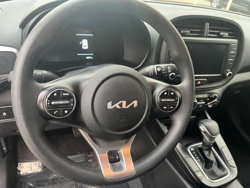 Used 2025 Kia Soul LX w/ LX Technology Package image 25