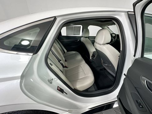 Used 2021 Hyundai Sonata Limited w/ Preferred Accessory Package FWD image 28