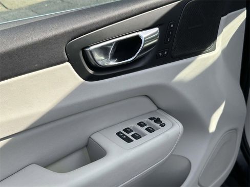 Used 2023 Volvo XC60 B5 Plus w/ Protection Package Premier image 18