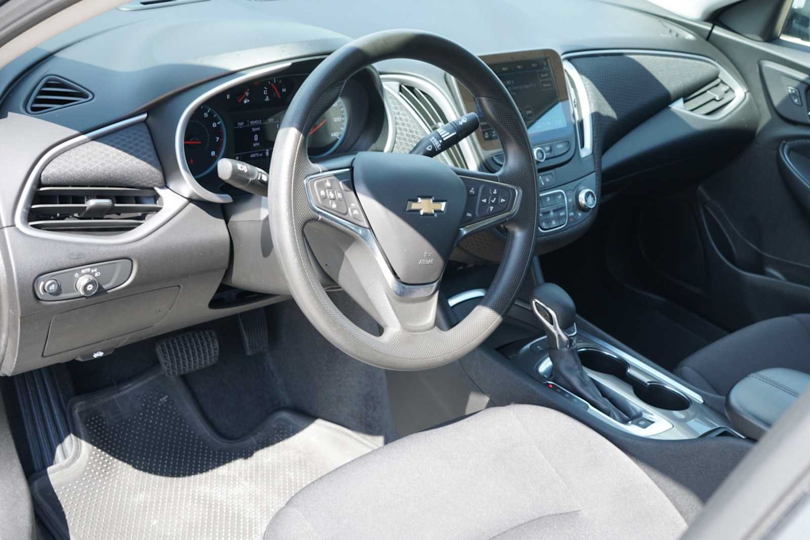 Used 2025 Chevrolet Malibu LT FWD image 7