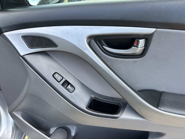 Used 2015 Hyundai Elantra SE w/ Option Group 02 FWD image 14