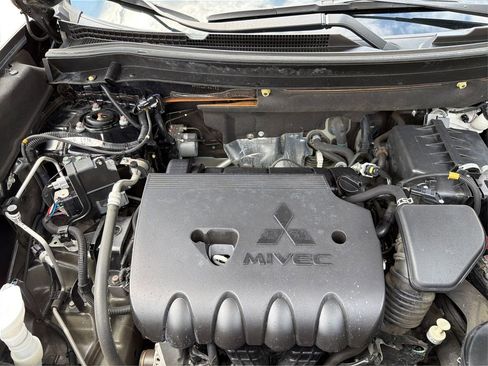 Used 2020 Mitsubishi Outlander ES FWD image 12