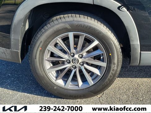 Used 2019 Toyota Highlander XLE FWD image 9