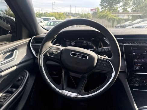 Used 2023 Jeep Grand Cherokee Altitude AWD/4WD image 20
