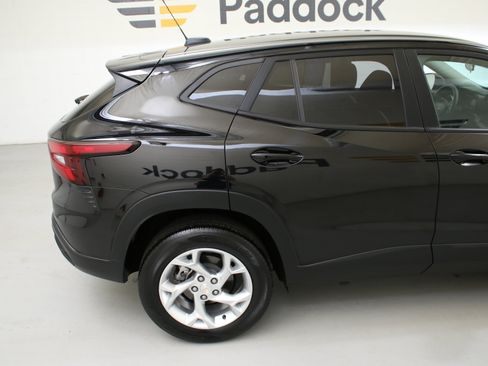 Used 2024 Chevrolet Trax LS w/ LS Convenience Package FWD image 10