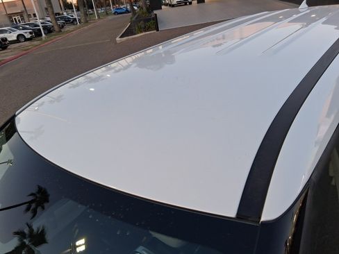 Used 2024 Kia Carnival LX image 4