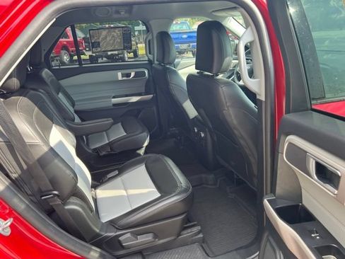 Used 2023 Ford Explorer XLT w/ Equipment Group 202A AWD/4WD image 12