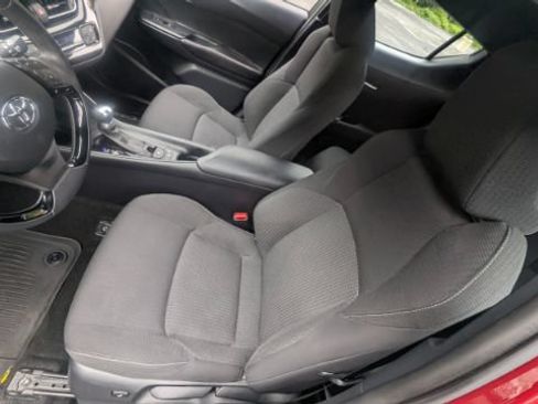 Used 2018 Toyota C-HR XLE FWD image 15