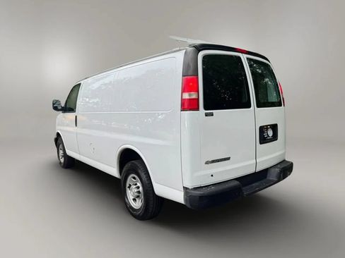 Used 2017 Chevrolet Express 2500 RWD image 6
