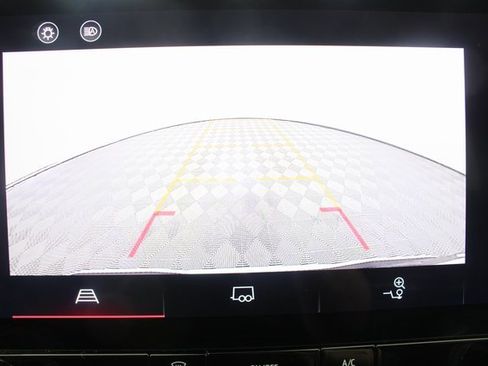 Used 2024 GMC Canyon Elevation image 3