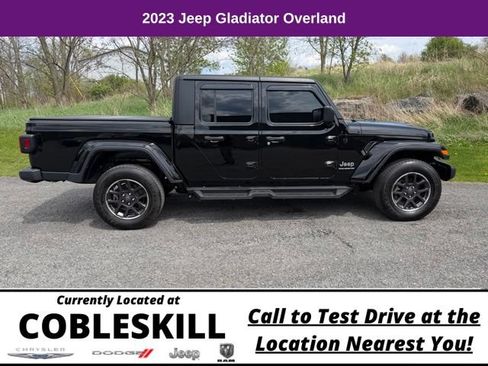 Used 2023 Jeep Gladiator Overland AWD/4WD image 3
