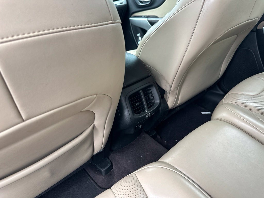 Used 2017 Jeep Cherokee Limited w/ Luxury Group FWD image 21