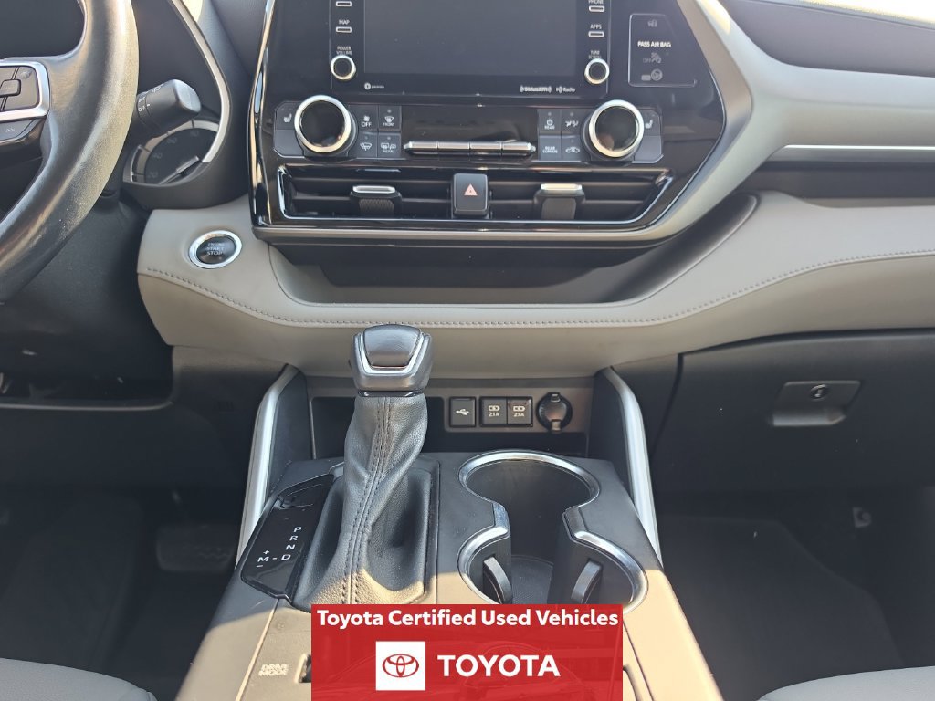 Certified 2021 Toyota Highlander XLE AWD/4WD image 13