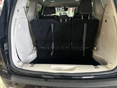 Used 2023 Chrysler Pacifica Touring-L FWD image 28