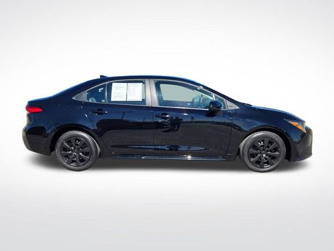 Used 2025 Toyota Corolla LE FWD image 2