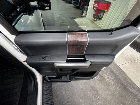 Used 2016 Ford F150 Platinum w/ Technology Package image 38