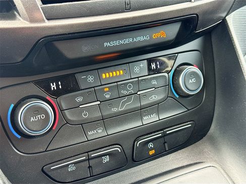 Used 2023 Ford Transit Connect XLT image 15