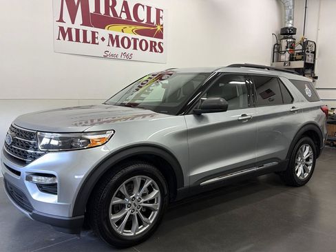 Used 2024 Ford Explorer XLT w/ Equipment Group 202A AWD/4WD image 3