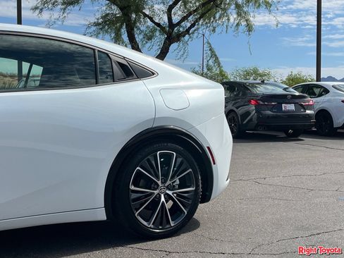 Certified 2026 Toyota Prius XLE FWD image 11