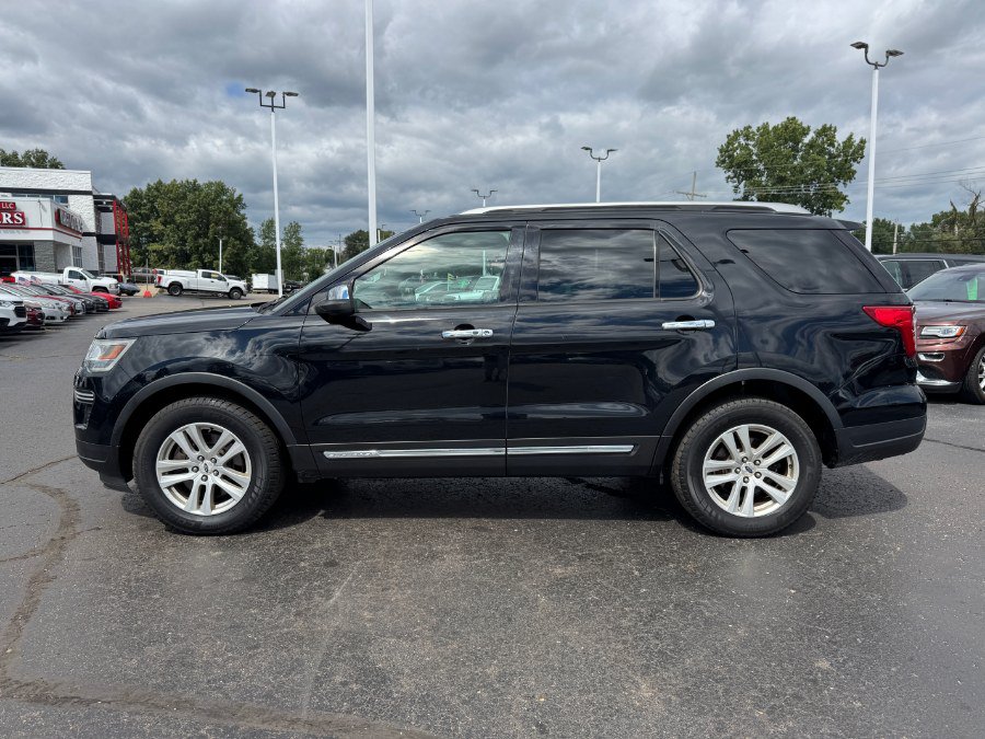 Used 2018 Ford Explorer XLT AWD/4WD image 2