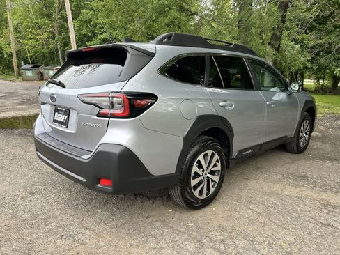 Certified 2025 Subaru Outback Premium w/ Popular Package #1 AWD/4WD image 8