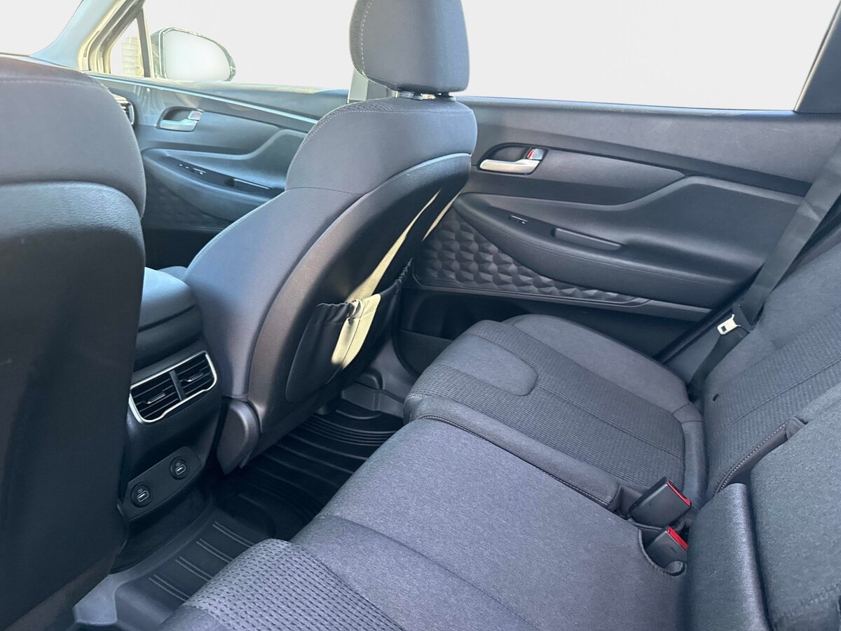 Used 2023 Hyundai Santa Fe SEL FWD image 13