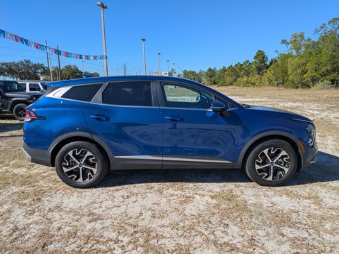 Used 2024 Kia Sportage EX image 3