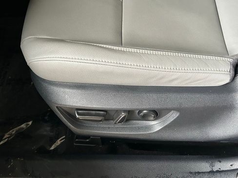 Used 2025 Toyota Camry SE w/ Convenience Package FWD image 17