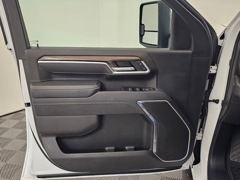 Used 2025 Chevrolet Silverado 2500 LT w/ Convenience Package AWD/4WD image 2