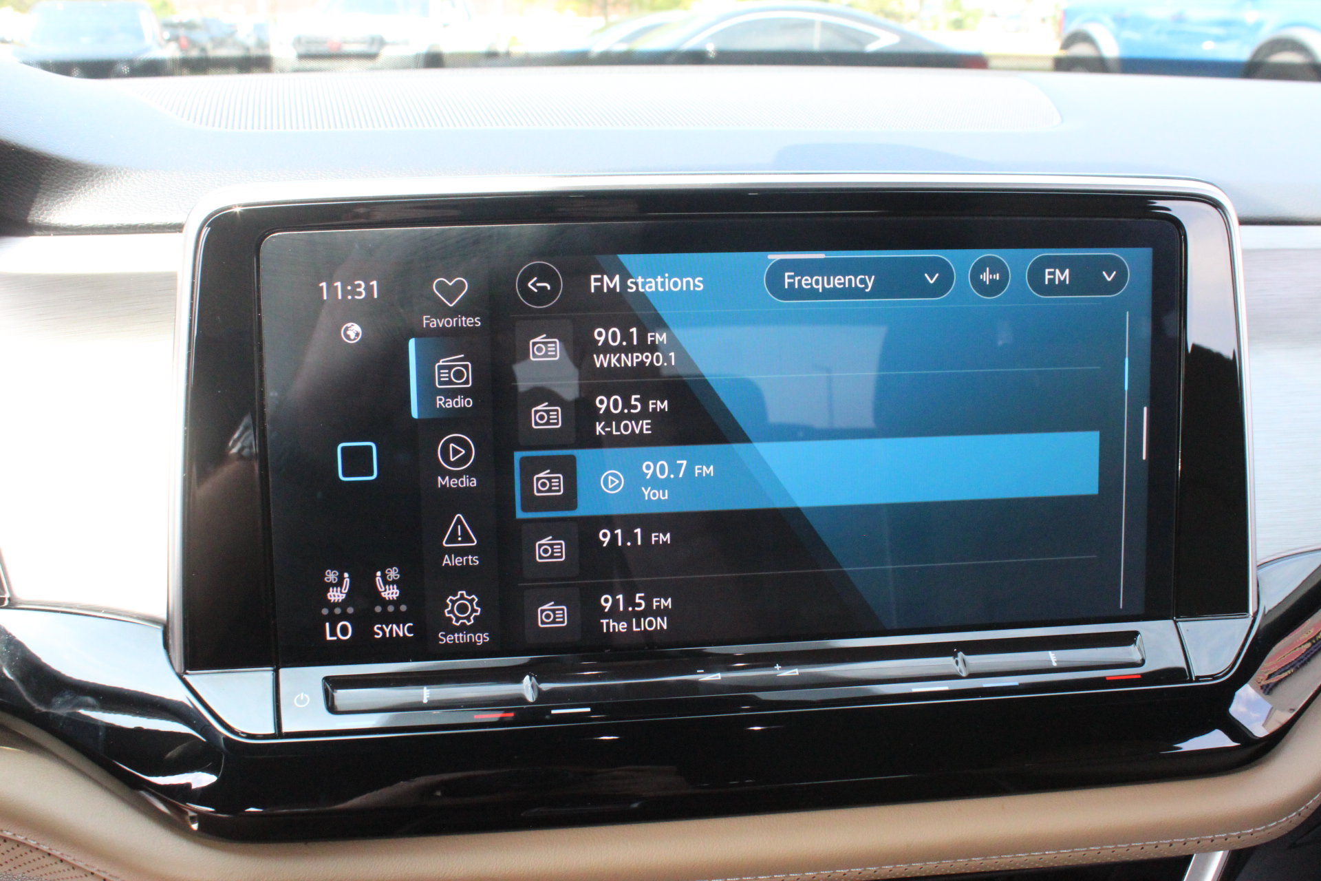 Used 2024 Volkswagen Atlas Cross Sport SE FWD image 18