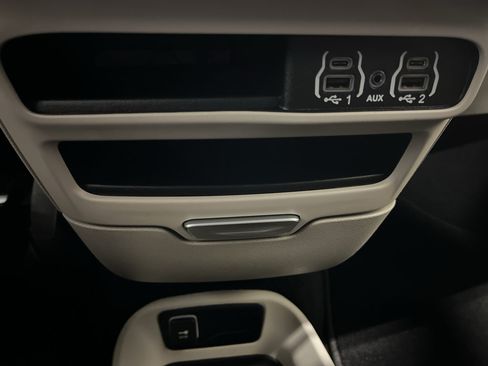Used 2023 Chrysler Pacifica Touring-L FWD image 26