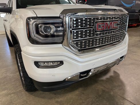 Used 2018 GMC Sierra 1500 Denali w/ Denali Ultimate Package AWD/4WD image 2