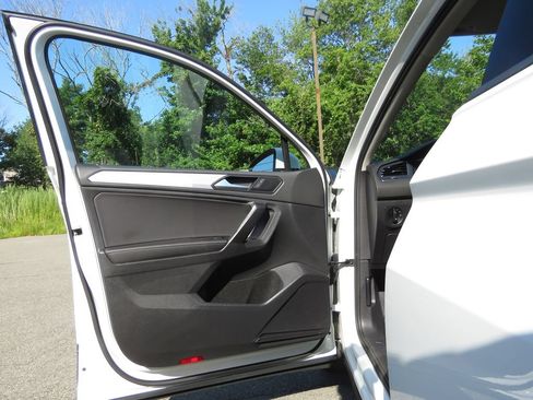Used 2023 Volkswagen Tiguan S FWD image 9