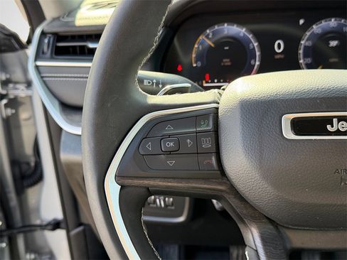 Used 2024 Jeep Grand Cherokee Limited w/ Luxury Tech Group II image 14