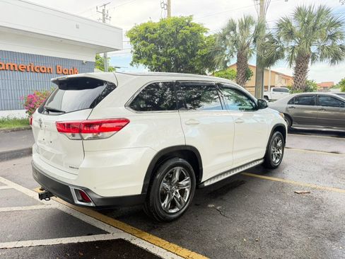 Used 2019 Toyota Highlander Limited Platinum FWD image 5