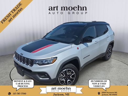 Used 2025 Jeep Compass Trailhawk AWD/4WD image 1