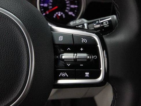 Used 2022 Kia Carnival SX image 17