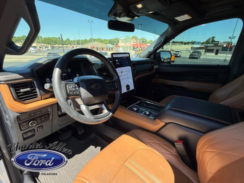 Used 2024 Ford Expedition Max Platinum AWD/4WD image 9