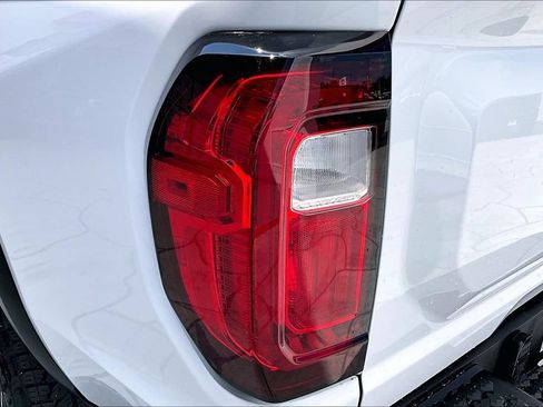 Used 2025 GMC Canyon Denali AWD/4WD image 23
