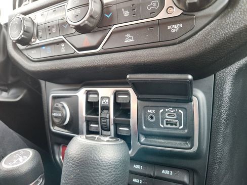 Used 2024 Jeep Wrangler Unlimited AWD/4WD image 26