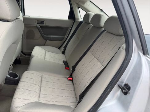 Used 2010 Ford Focus SE FWD image 14