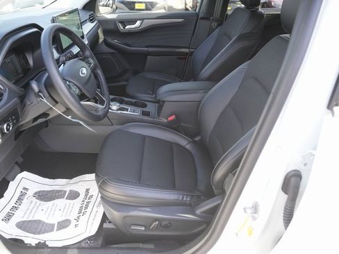 Used 2025 Ford Escape SE image 9