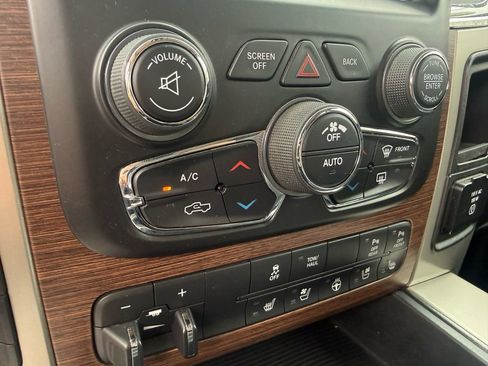 Used 2015 RAM 1500 Laramie w/ Convenience Group AWD/4WD image 9